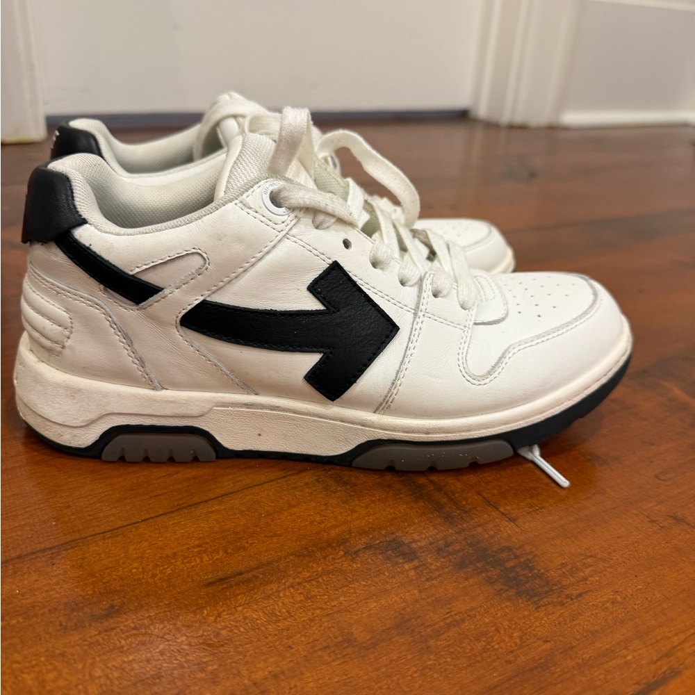 Off-White sneaker